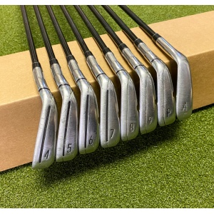 Used RH TaylorMade M4 Irons 4-PW/AW ATMOS 6 Regular Flex Graphite Golf Club Set