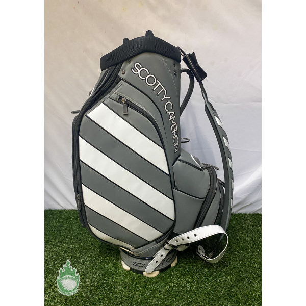 ゴルフバッグ・キャディバッグ Titleist 2021 Scotty Cameron Staff Bag Used Titleist Scotty Cameron Junkyard Dog Golf Staff Bag 6-Way