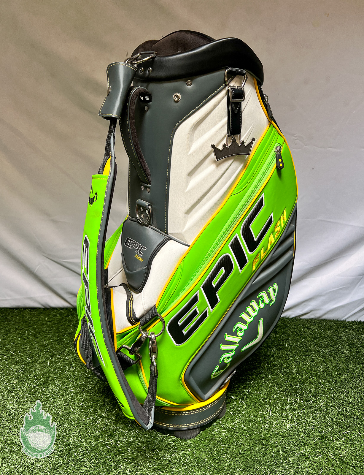 Used Callaway Epic Flash Tour Staff Golf Carry Bag White
