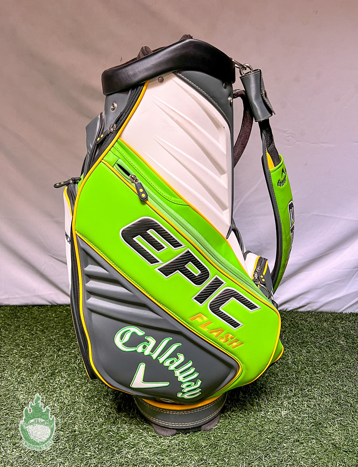 Used Callaway Epic Flash Tour Staff Golf Carry Bag White