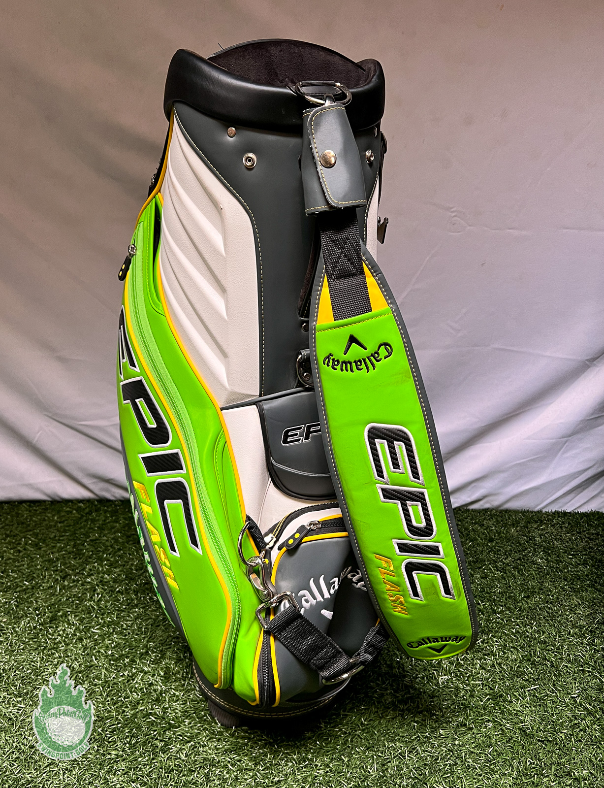 Used Callaway Epic Flash Tour Staff Golf Carry Bag White