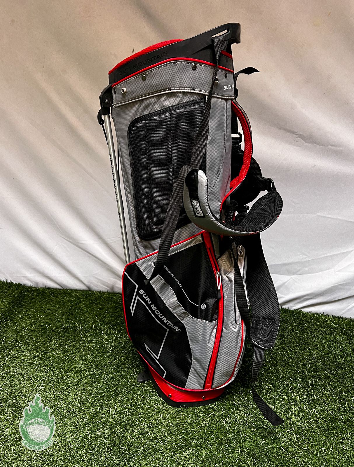 SUN MOUNTAIN THREE.5 ゴルフバッグ Product Display Sun Mountain Three 5 DLX Stand Bag at