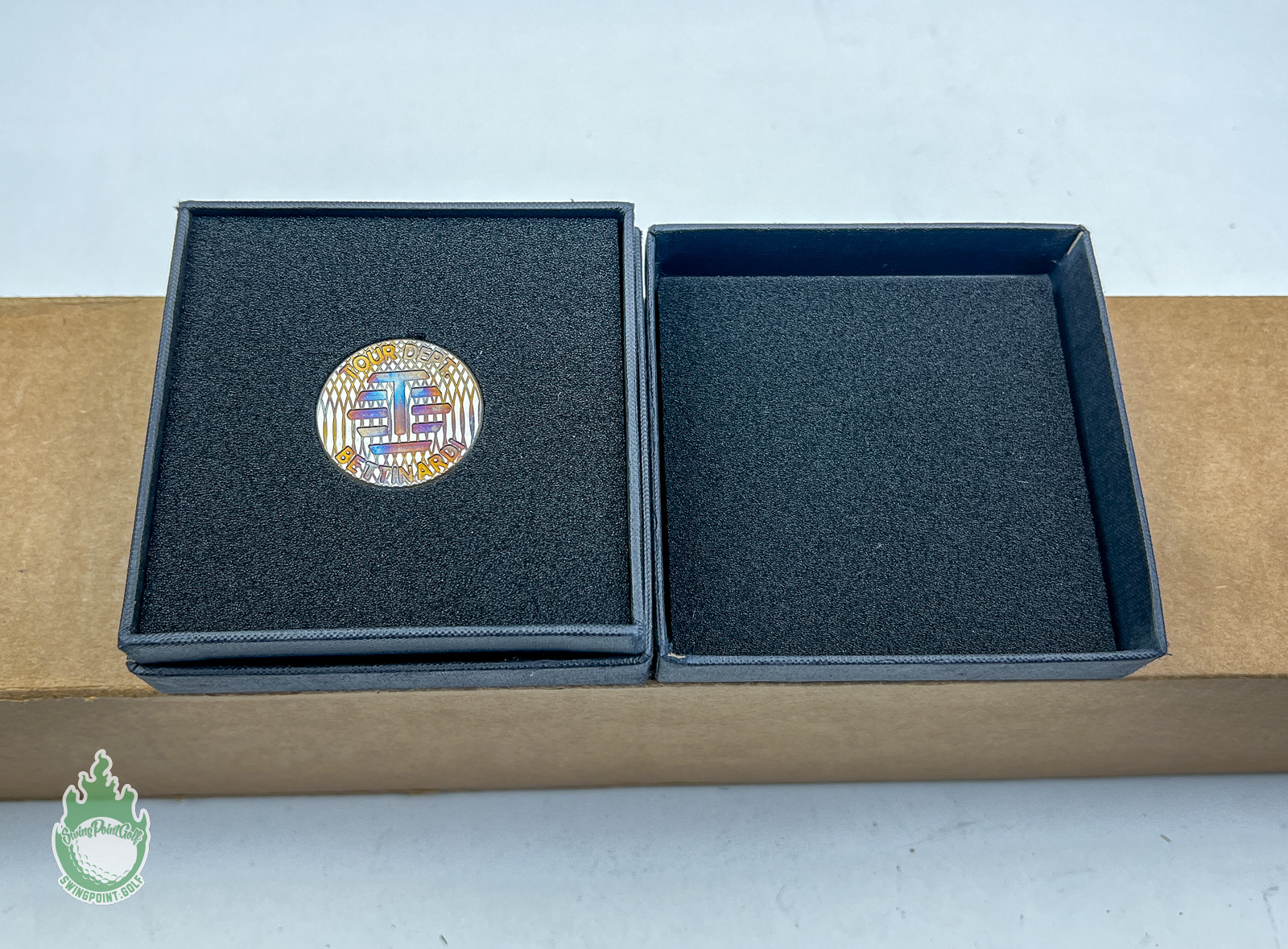 New Bettinardi Rare En Fuego T Hive Ball Marker Coin in Box