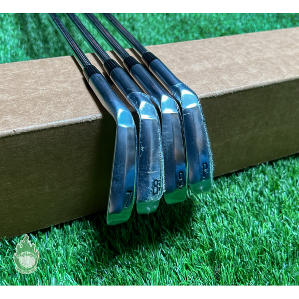 Right Handed Srixon ZXi7 Forged Irons 7-PW DG S300 Stiff Steel