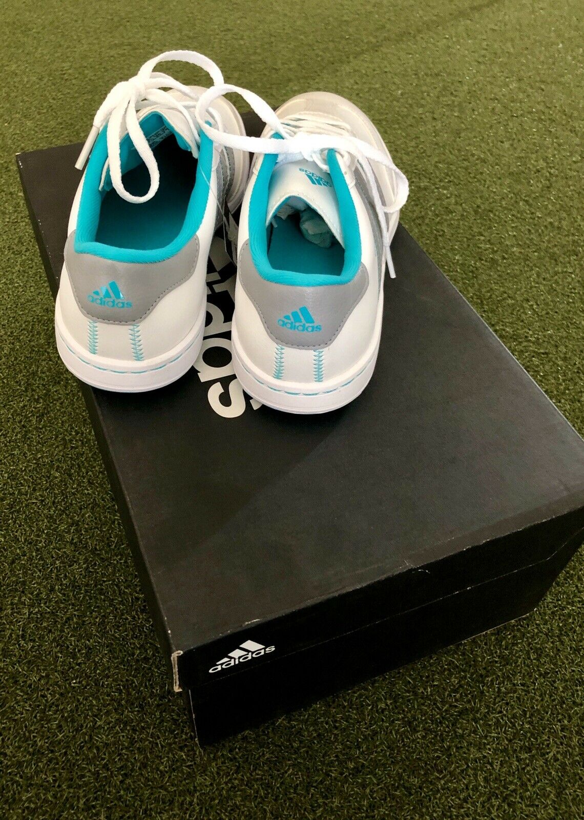 New Adidas JR adicross V Junior's Spikeless Golf Shoe Size 3M  White/Gray/Blue  SwingPoint Golf